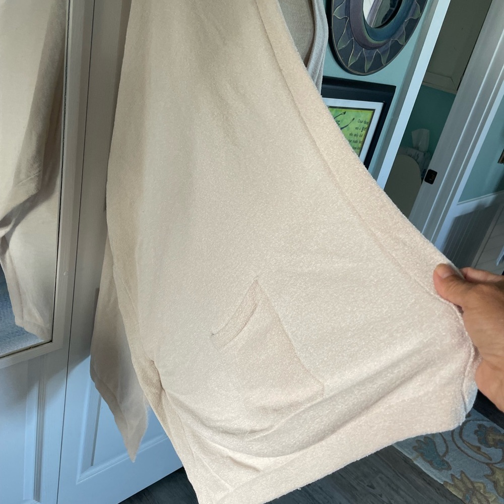 Barefoot dreams cream cozychic ultra light kimono wrap OS plus